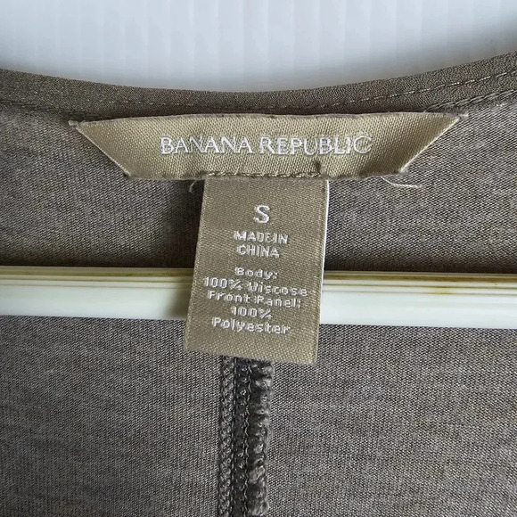 NWOT Banana Republic Mixed Media Viscose 3/4 Sleeve Taupe V Neck Size Small - Picture 7 of 8